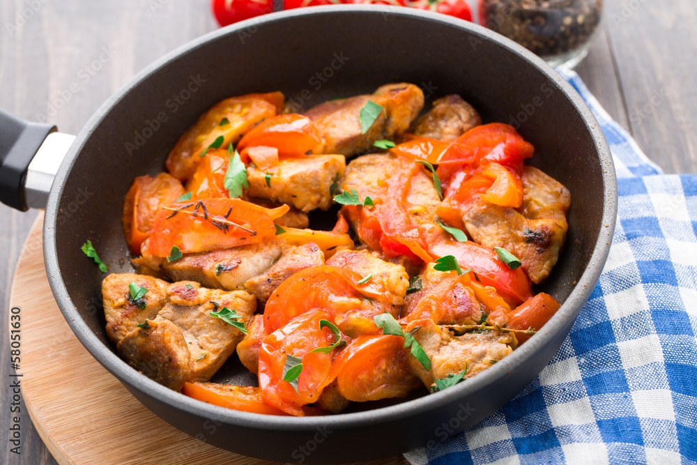 Fried pork with pan-roasted tomatoes Fried pork with pan-roasted tomatoes