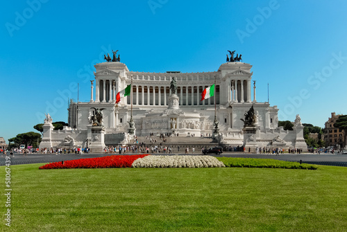 Altare della Patria a Roma di giorno photo