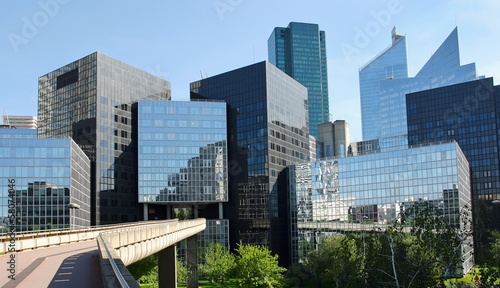 Фотография Modern buildings in the business district of La Defense to the w