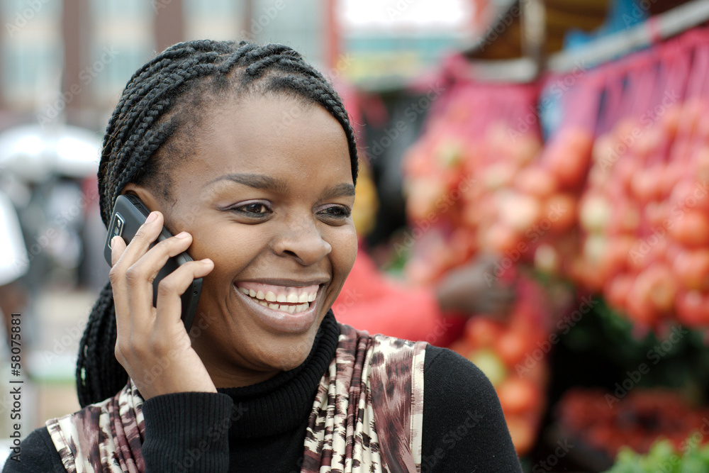 Ταπετσαρία African or black American woman calling on mobile cellphone