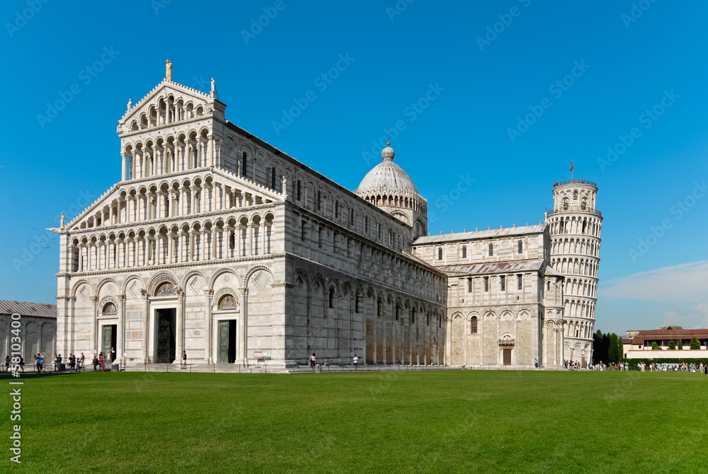 Il Duomo e la Torre di Pisa di giorno