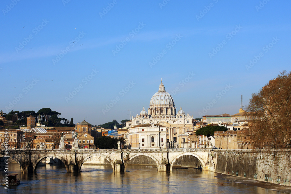 テヴェレ川とサン・ピエトロ大聖堂 ローマ