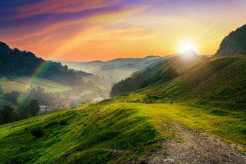 Glasbilder Natur Hang in der Nähe des Dorfes im Morgennebel  © Pellinni