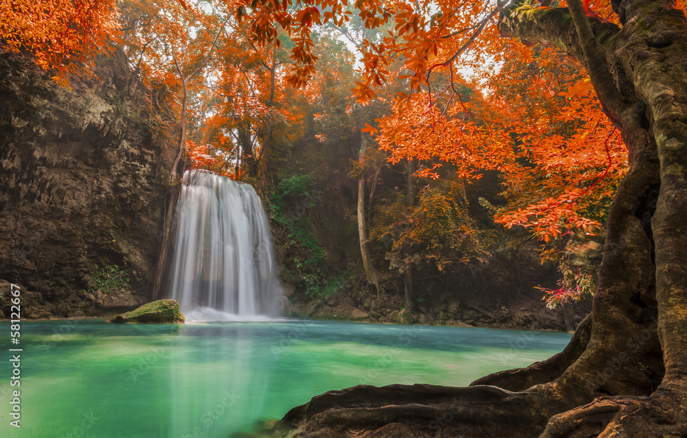 Naklejka premium Erawan Waterfall