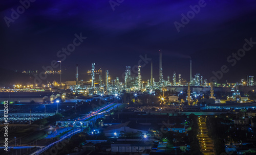 oil refinery industry © anekoho