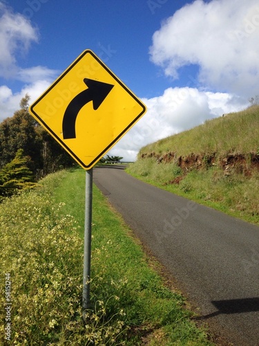 right bend sign
