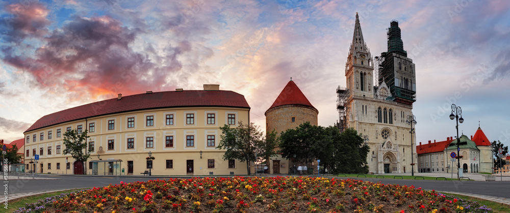 Fototapeta premium Zagreb Cathedral - panorama, Croatia