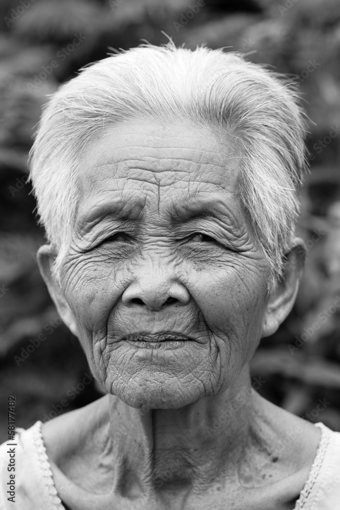 Alte asiatische Frau - SW Alte asiatische Frau - SW