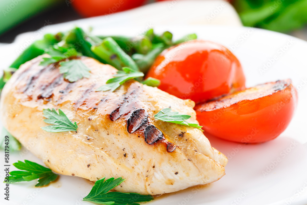 Grilled chicken with green beans and tomatoes Grilled chicken with green beans and tomatoes