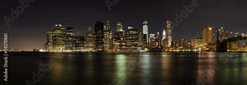 Skyline von New York bei Nacht als Panoramafoto #58210861