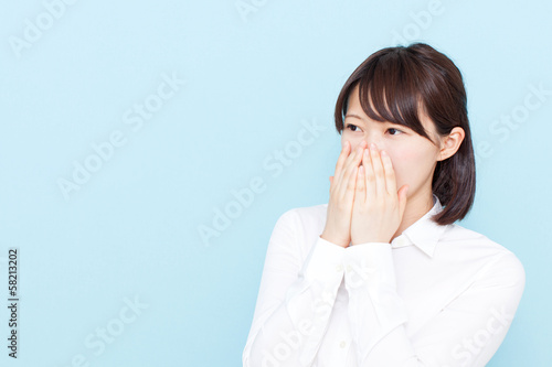 Valokuva 嫌がる女性
