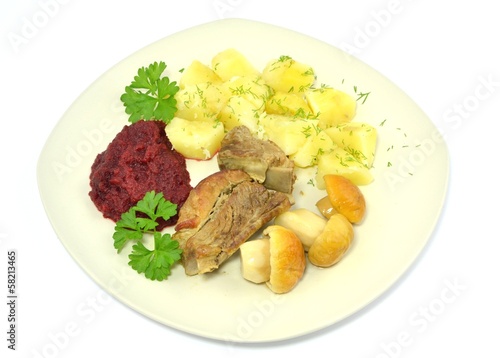 ribs with mushrooms, beets and potatoes