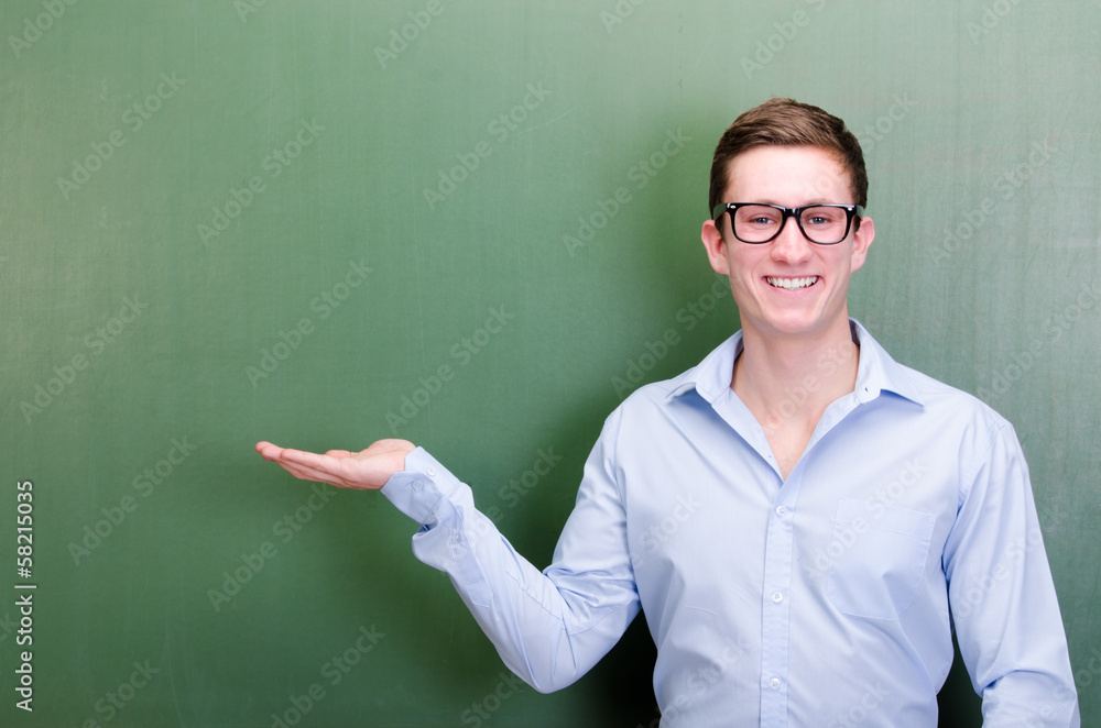 junger mann mit ausgestreckter hand junger mann mit ausgestreckter hand