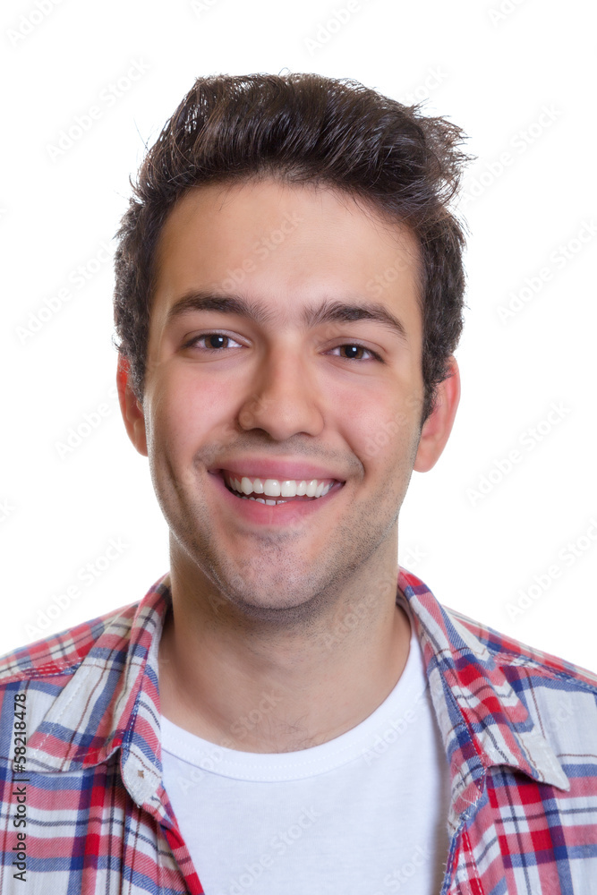 Portrait eines lachenden jungen Mannes im karierten Hemd Portrait eines lachenden jungen Mannes im karierten Hemd