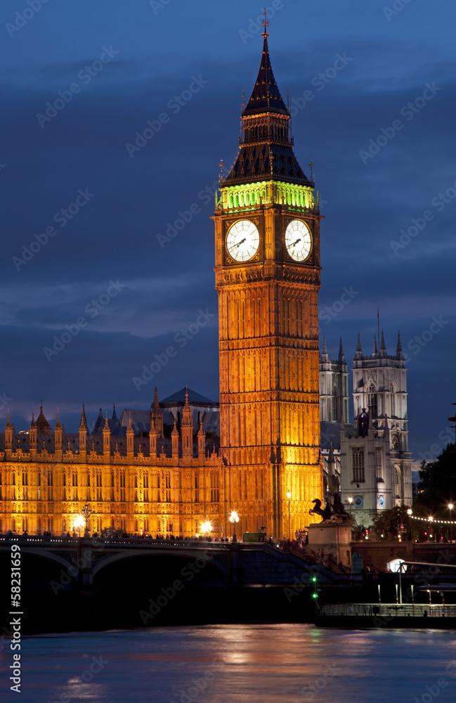 Big Ben clock tower and house of parliament in london at night