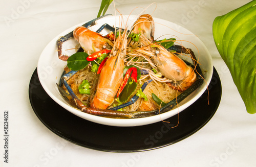 Steamed shrimps with glass noodles