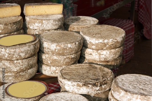 Tomes des Bauges, fromage de Savoie (France)