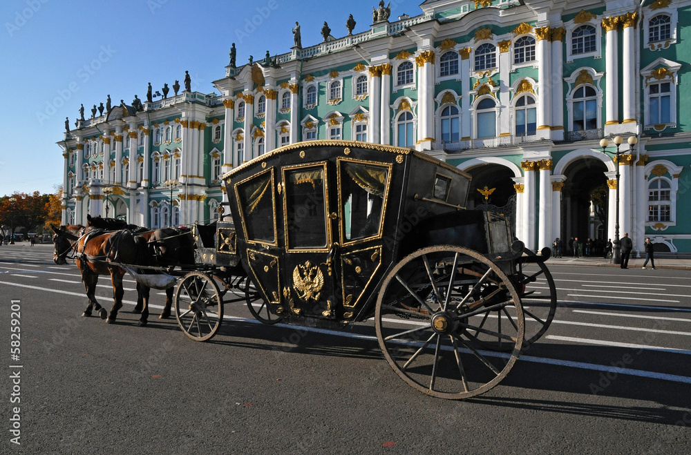 Carrozza davanti al Palazzo d'inverno Ermitage