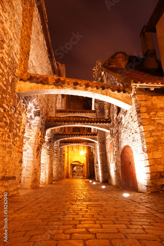 Obraz na płótnie old streets night in Tallinn. Estonia. Europe w salonie