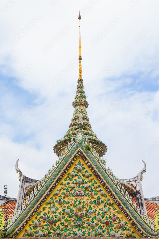 Fototapeta premium temple roof at wat arun, Thailand