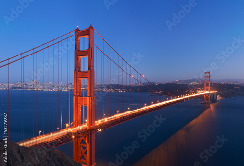 Fototapeta Naklejka Na Ścianę i Meble -  Golden Gate Bridge at Dusk