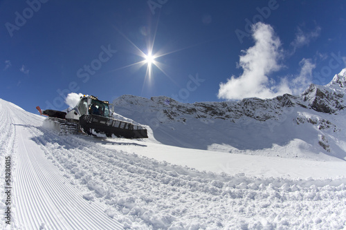 Ratrak  grooming machine  special snow vehicle