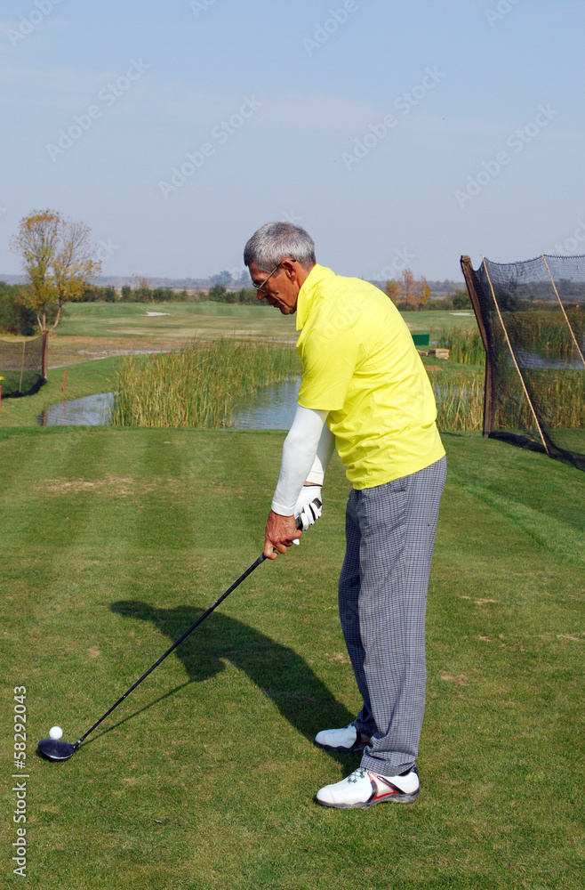 Fototapeta premium senior golf player ready for hit
