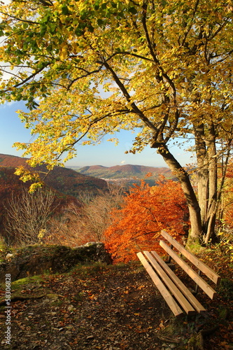 Bank mit Blick auf die Schwäbische Alb im Herbst [kw-de] photo