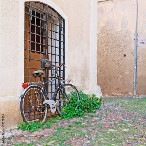 rusty bike