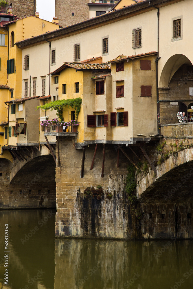 Buildings on a bridge, Ponte Vecchio, Arno River, Florence, Tuscany, Italy