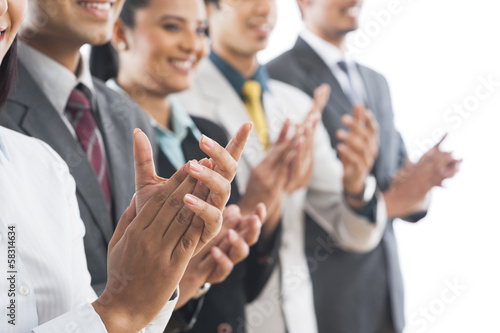 Business executives applauding © imagedb.com