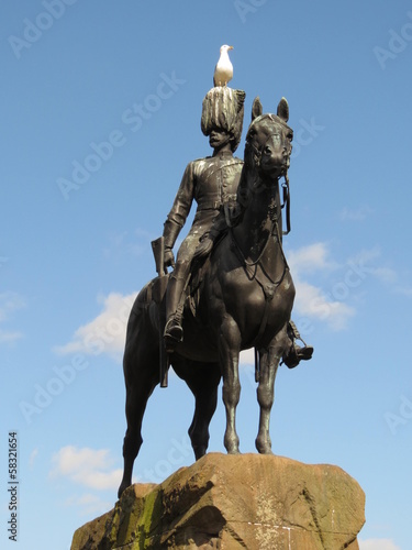 Edimbourg - Statue cavalier écossais guerre des Boers et mouette © Marytog