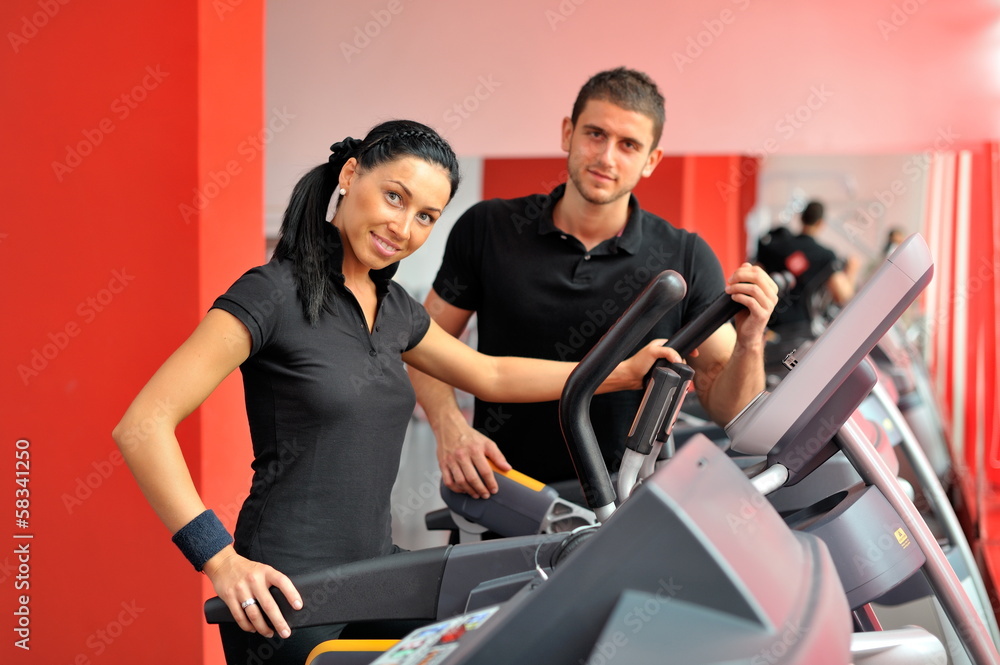 Obraz premium young people exercising in the gym