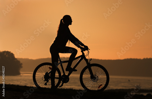 Fototapeta Naklejka Na Ścianę i Meble -  silhouette of a bike