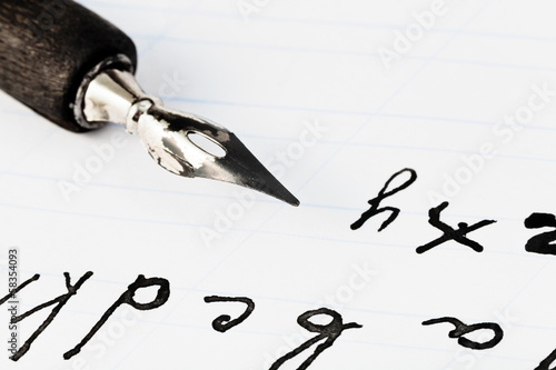 Bilde på lerret set of letters and black ink nib of drawing pen