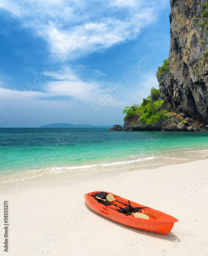 Fototapeta Naklejka Na Ścianę i Meble -  Clear water and blue sky. Beach in Krabi province, Thailand