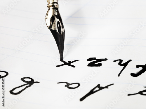 Εκτύπωση καμβά writing of set of letters by black ink nib