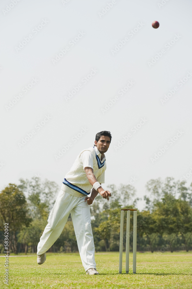 Obraz premium Cricket bowler in action