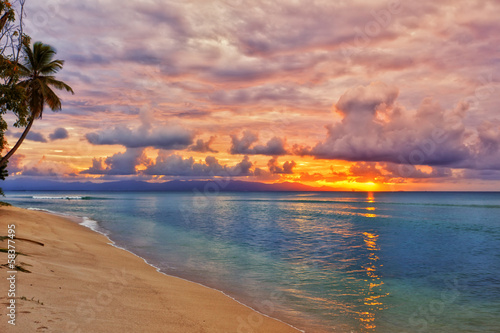 Caribbean beach sunset © eyewave