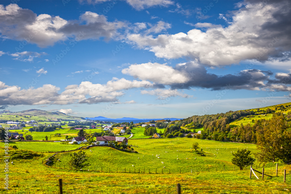 Obraz premium Landscape with small village on a lake coast in Norway.