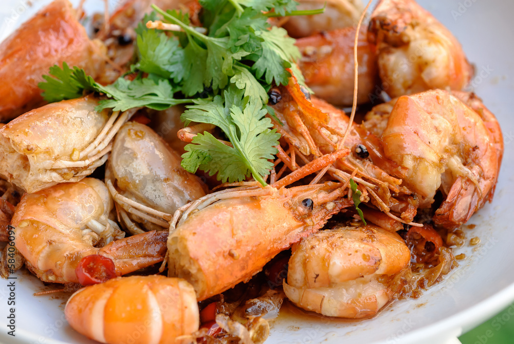 Roasted shrimp with salt