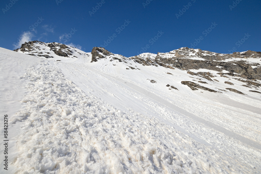 Spring avalanches in the Alps