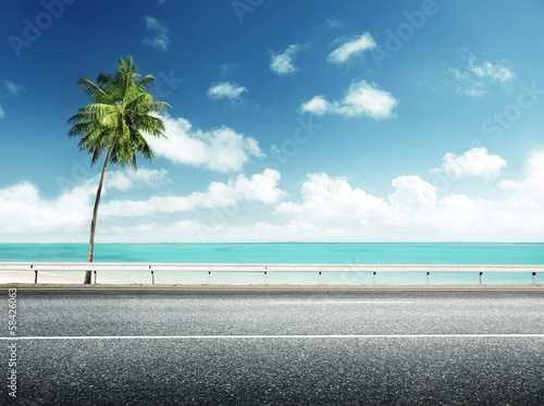 Canvas Print asphalt road and sea