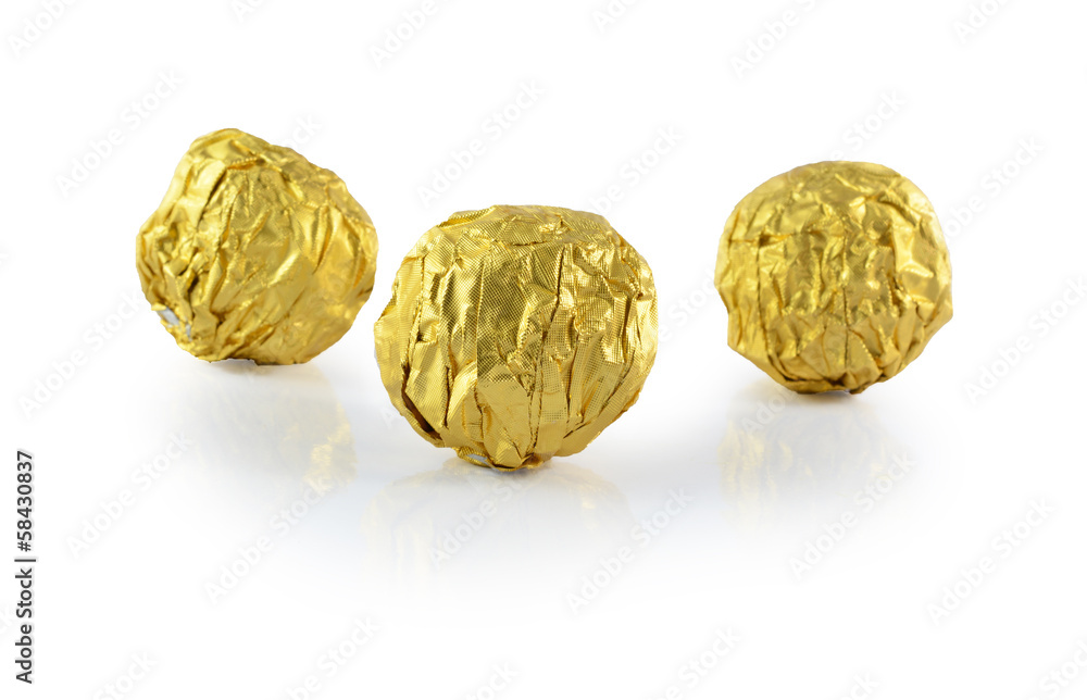 Fototapeta premium Sweet chocolate candy wrapped in golden foil isolated on white b