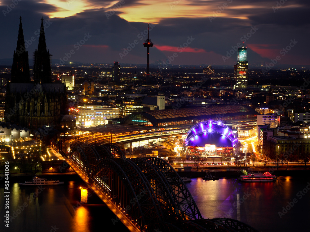 Oper und Kölner Dom bei Nacht