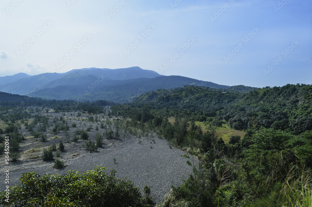 Fototapeta premium Dry River & Mountains
