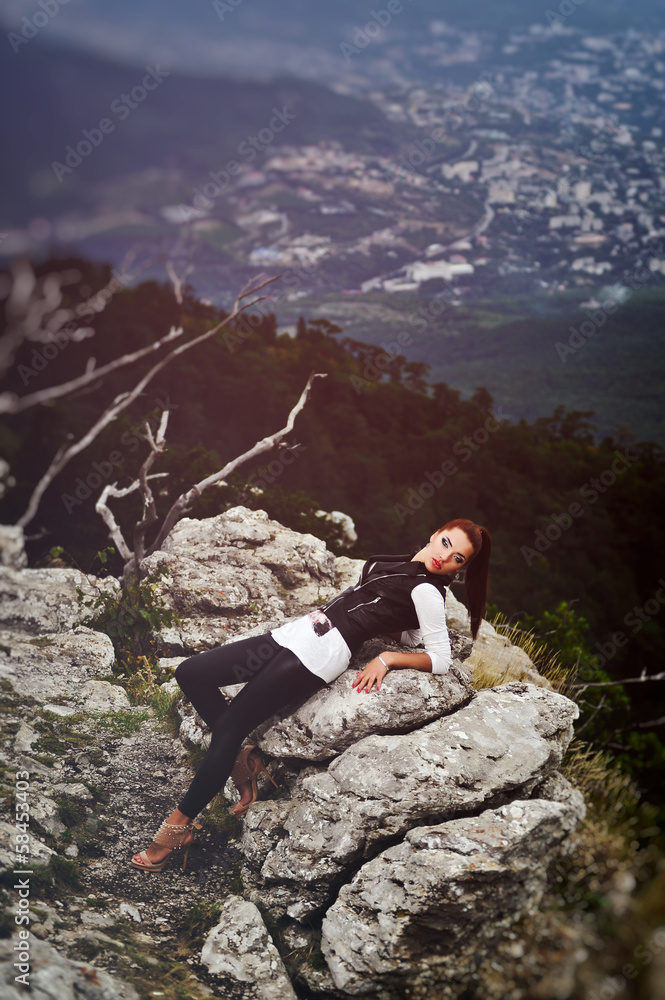 Obraz premium Girl on a mountain