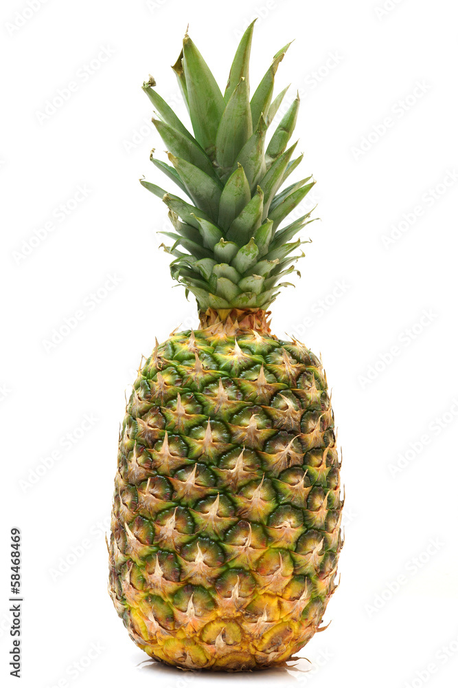 Fototapeta premium ripe pineapple isolated on white background