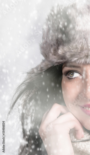 Fototapeta Naklejka Na Ścianę i Meble -  Portrait of attractive young woman in winter