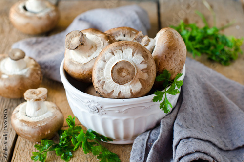 Fresh mushrooms in a bowl